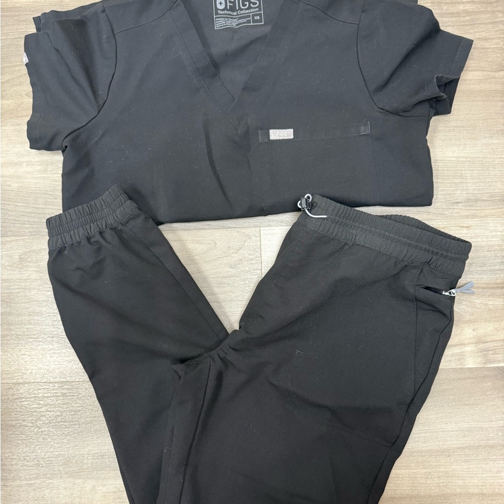 FIG Black Scrub Set